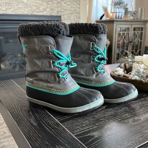 Sorel Childs Snow boots sz 5